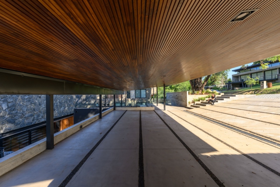 molvento house by karlen clemente