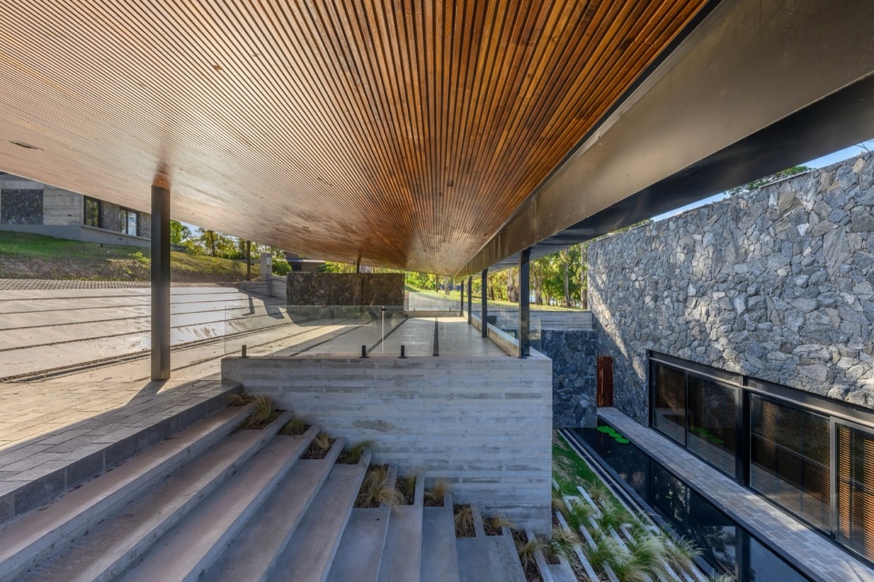 molvento house by karlen clemente