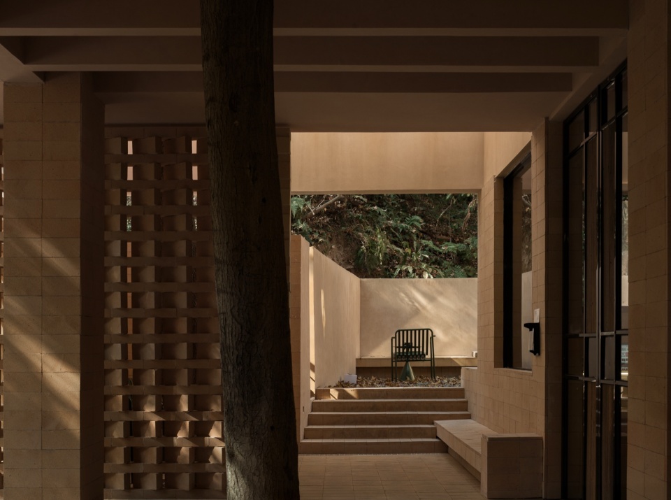 chunshan qiushui cafe by fusion design