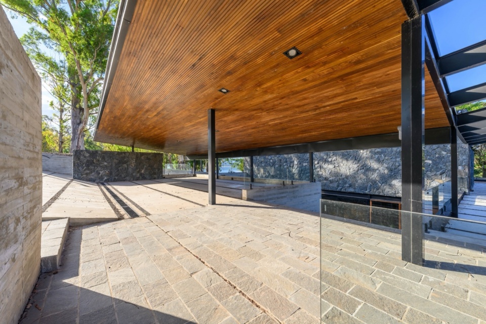 molvento house by karlen clemente