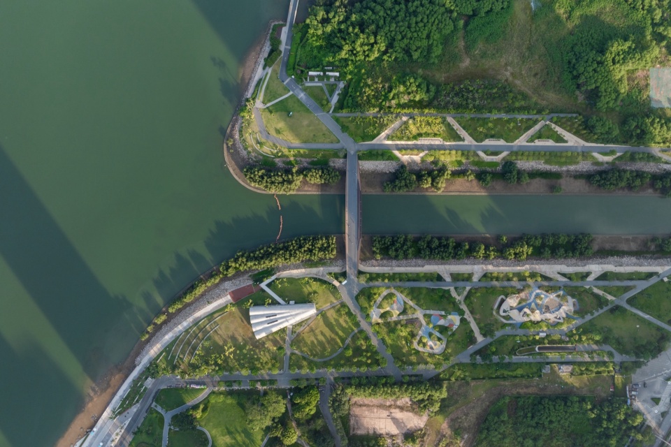 Waterfront Landscape Design of the Estuary Section of Qianhai Central River in Shenzhen by Original Design Studio TJAD