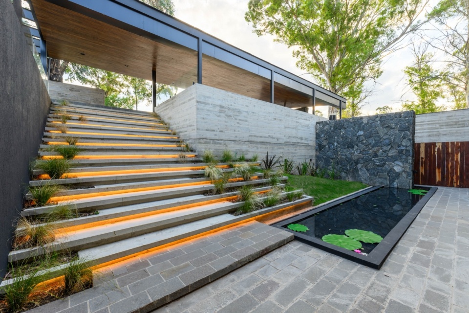 molvento house by karlen clemente
