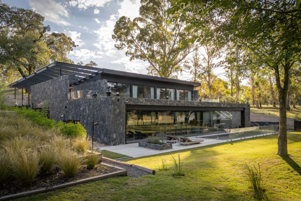 molvento house by karlen clemente