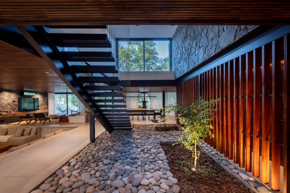 molvento house by karlen clemente
