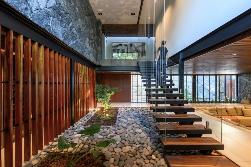 molvento house by karlen clemente