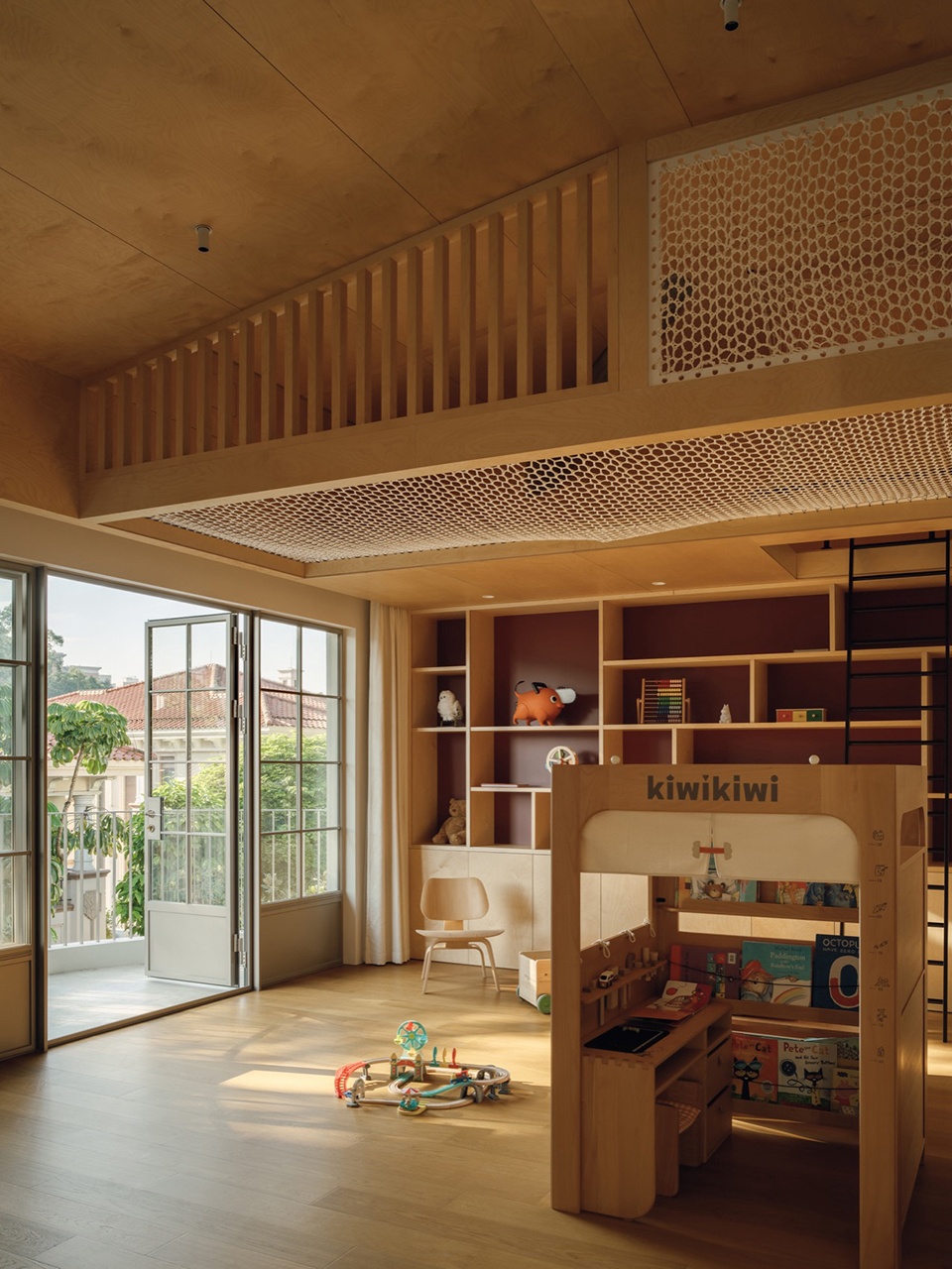 Vertical Continuity of Living Relationships by FUYUDI STUDIO