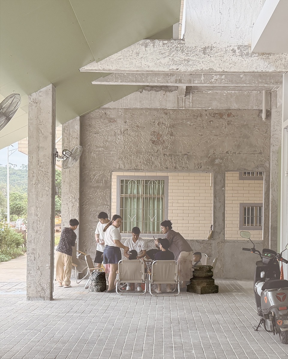 ancient banyan plaza renovation by atelier xuk