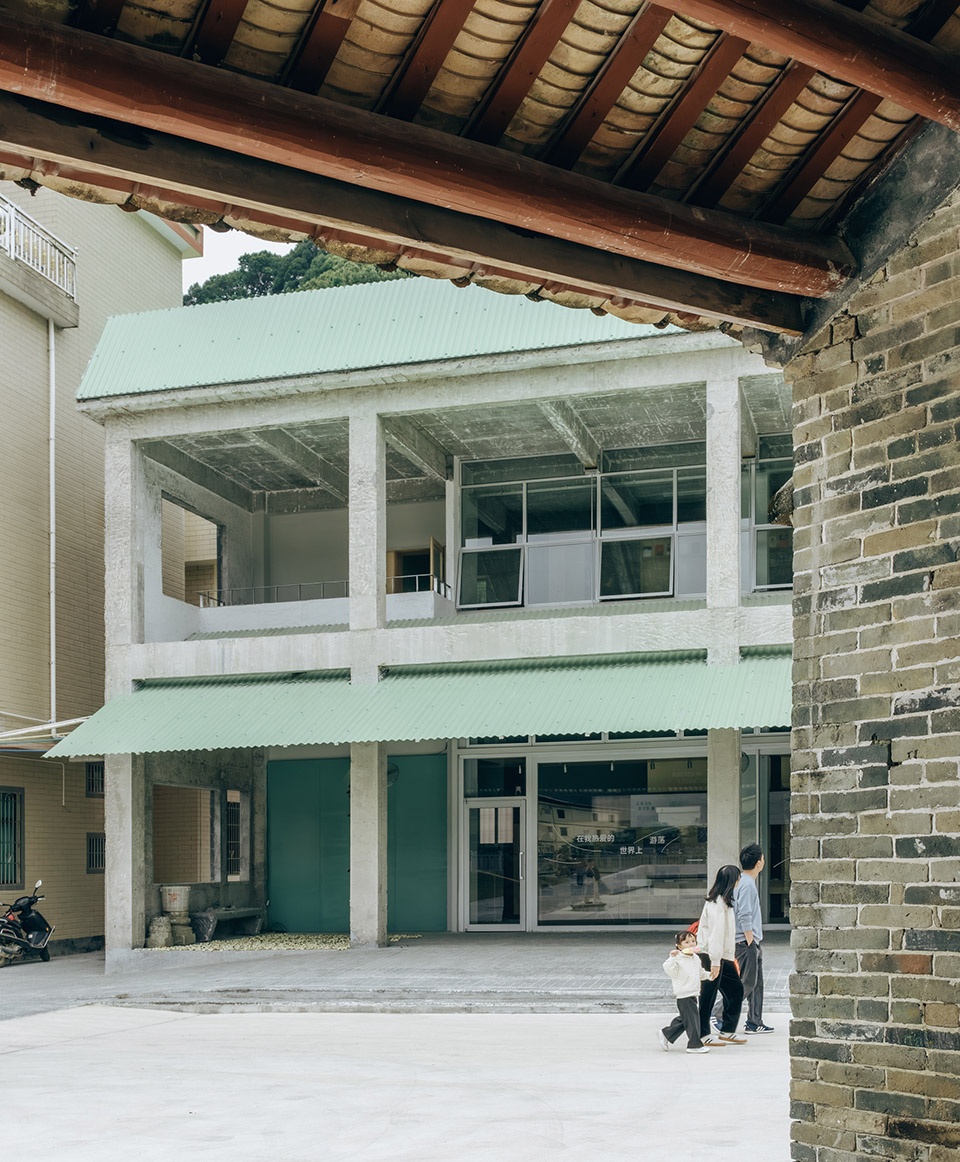 ancient banyan plaza renovation by atelier xuk