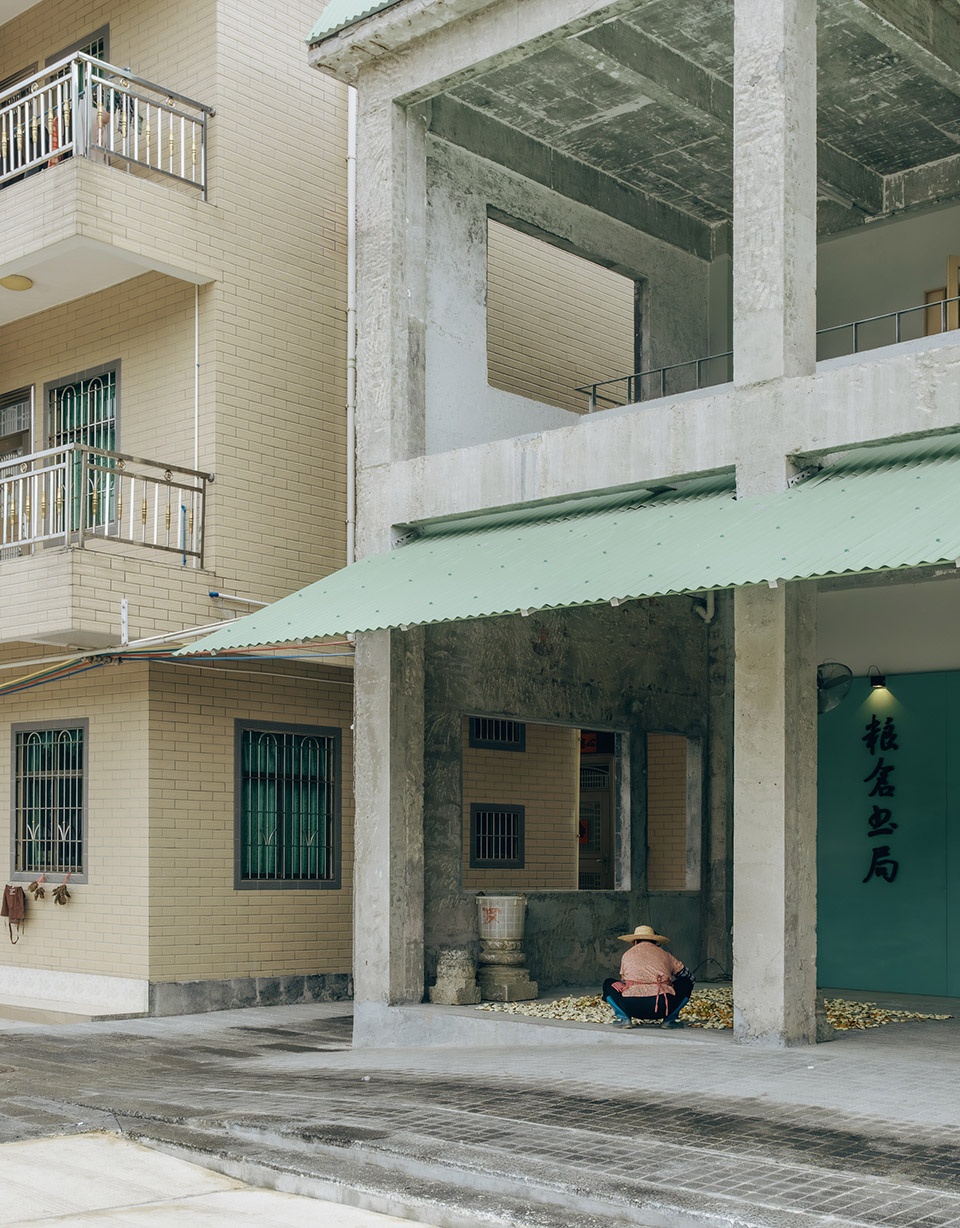 ancient banyan plaza renovation by atelier xuk