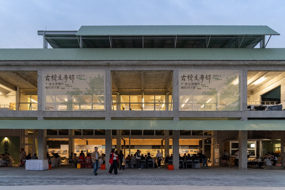 ancient banyan plaza renovation by atelier xuk