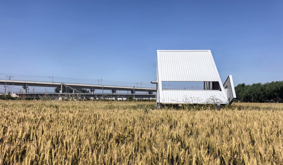 A white barn