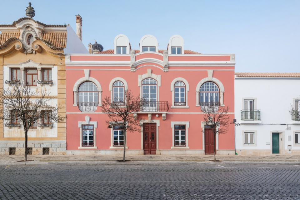 Rose building by Aurora Architects Furo