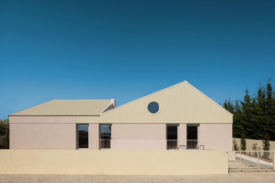 casa do alpendre by vasco burnay arquitectura