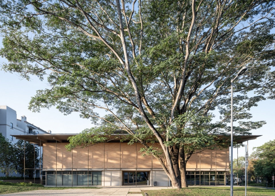 Ananya Art Center Guangzhou Branch and Community Canteen by Vector Architects