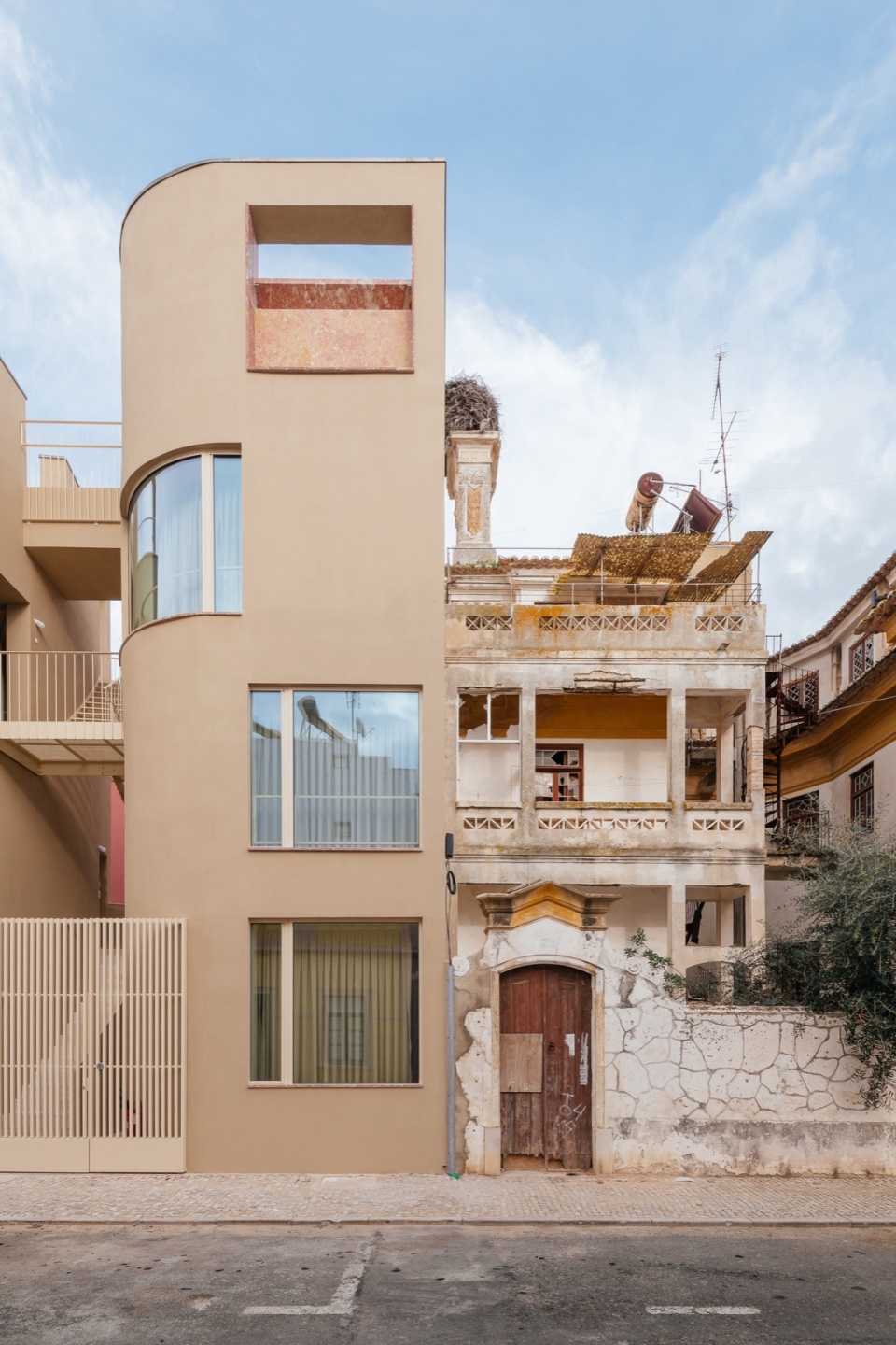 Mustard building by Aurora Architects Furo