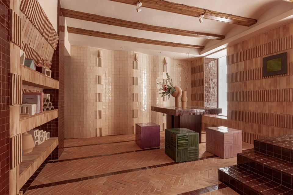 maora showroom by masquespacio