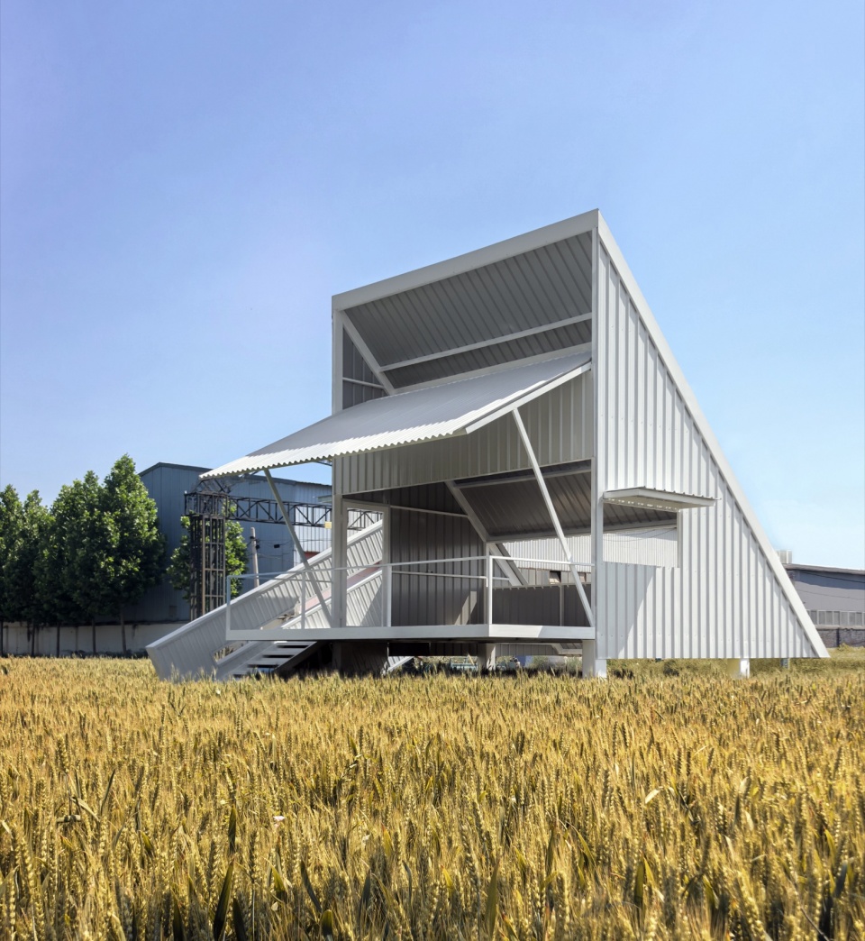 A white barn