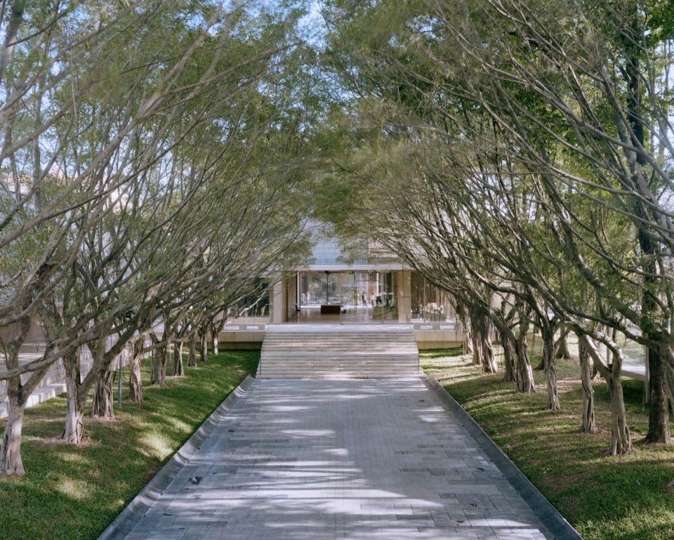 Ananya Art Center Guangzhou Branch and Community Canteen by Vector Architects