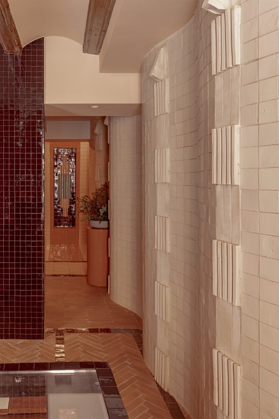 maora showroom by masquespacio