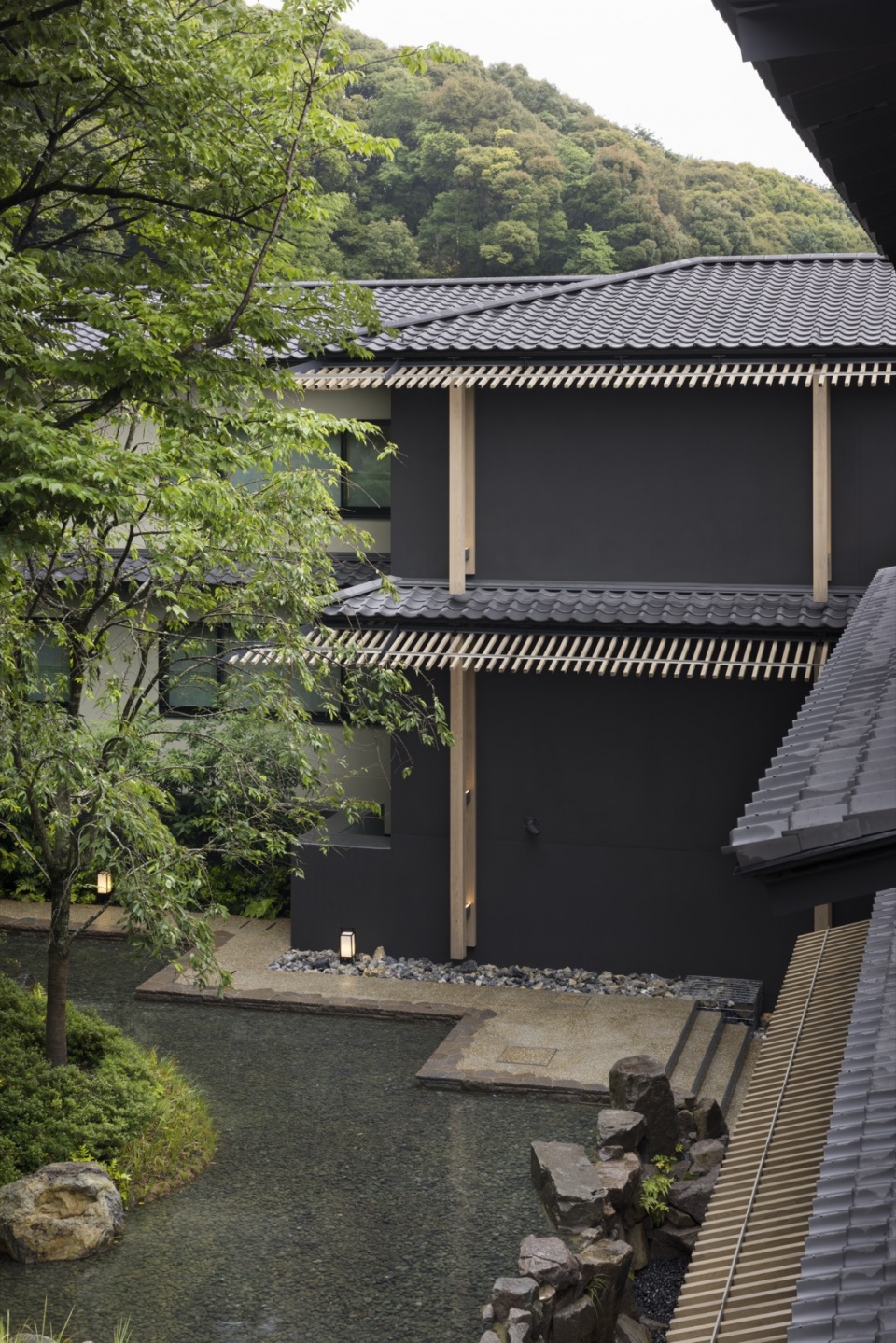 banyan tree higashiyama kyoto by kengo kuma and associates
