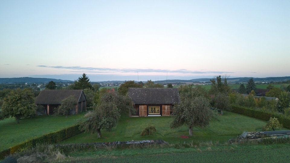 the box in the barn by facha architekti