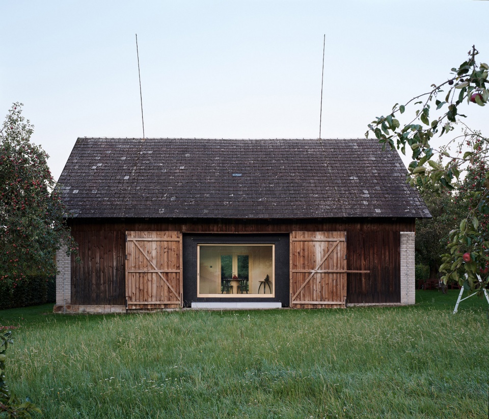 the box in the barn by facha architekti