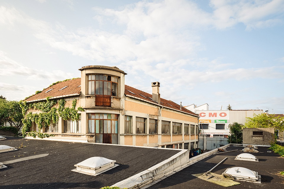 yard house by exbrayat enrico architectes