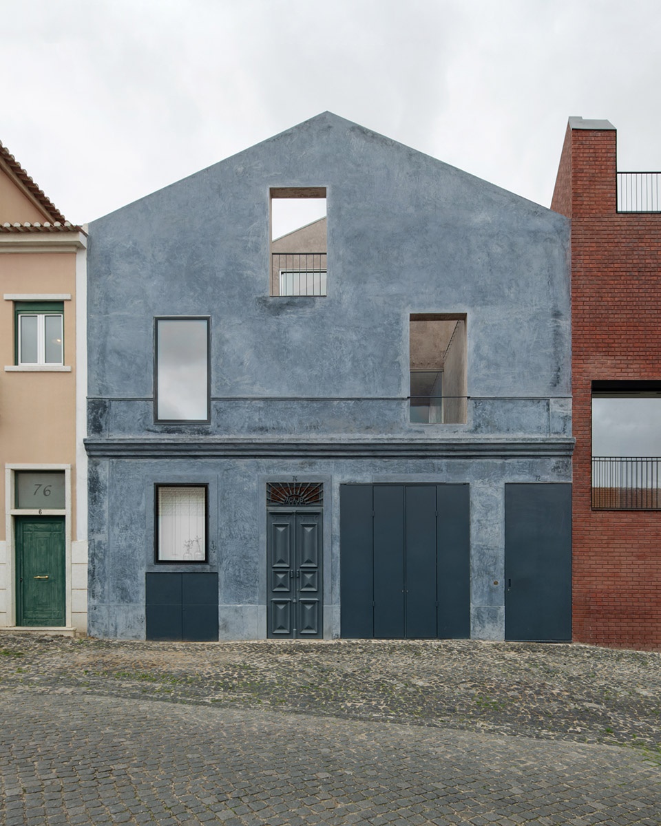 blue house by extrastudio