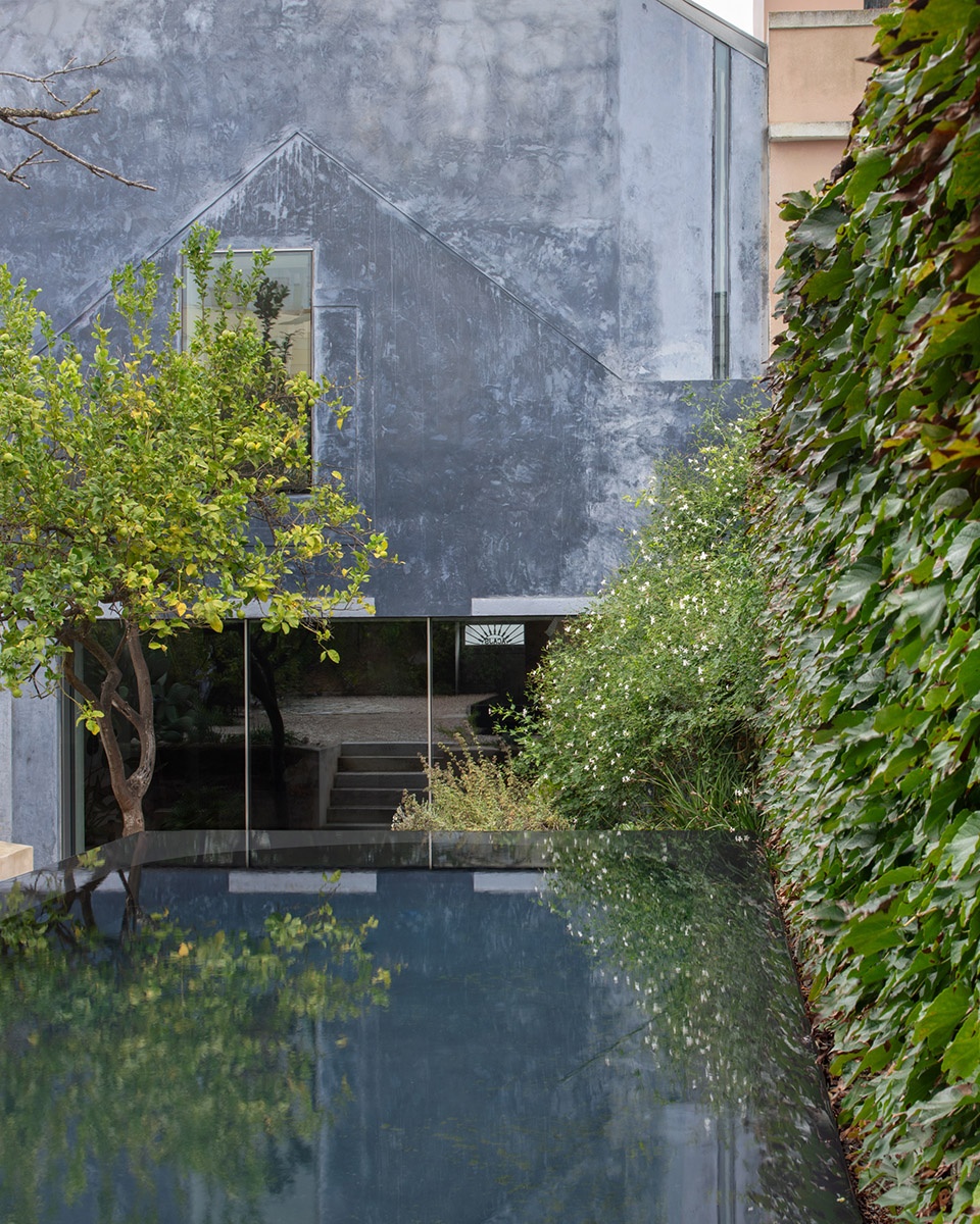 blue house by extrastudio