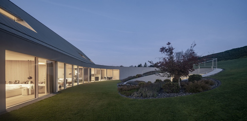 Yaw House