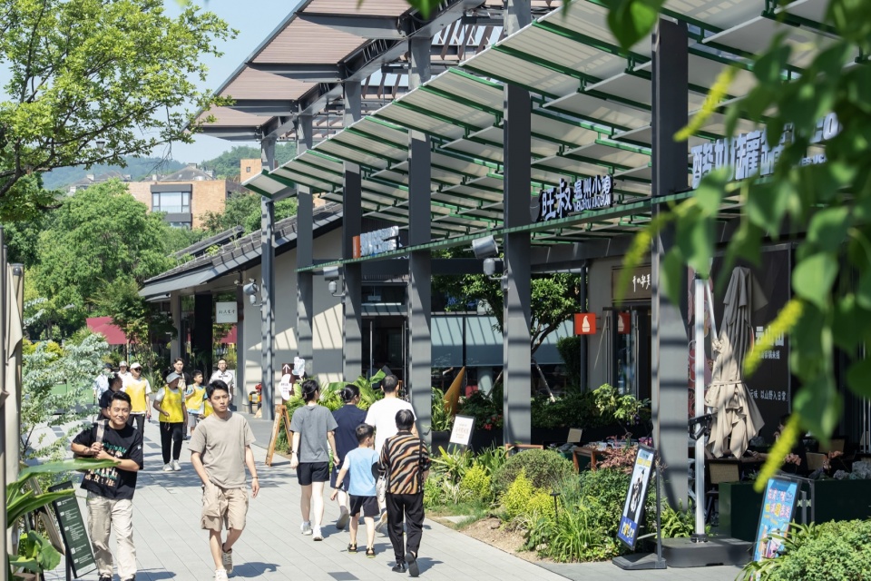 spatial renewal and scene stitching of birland food court by hangzhou parallect design x atelier diving bell