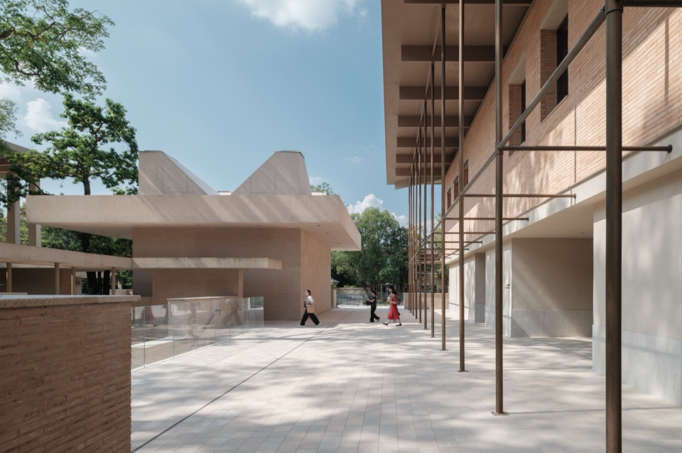 Ananya Art Center Guangzhou Branch and Community Canteen by Vector Architects