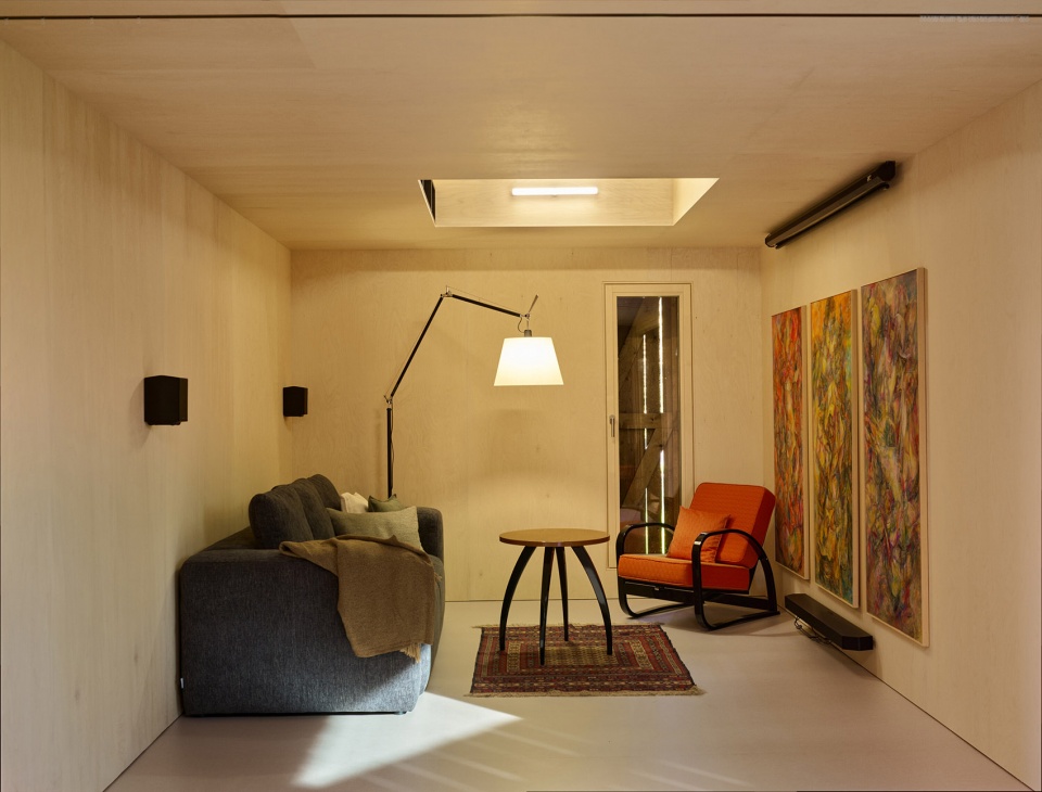 the box in the barn by facha architekti