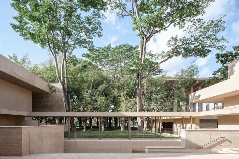 Ananya Art Center Guangzhou Branch and Community Canteen by Vector Architects