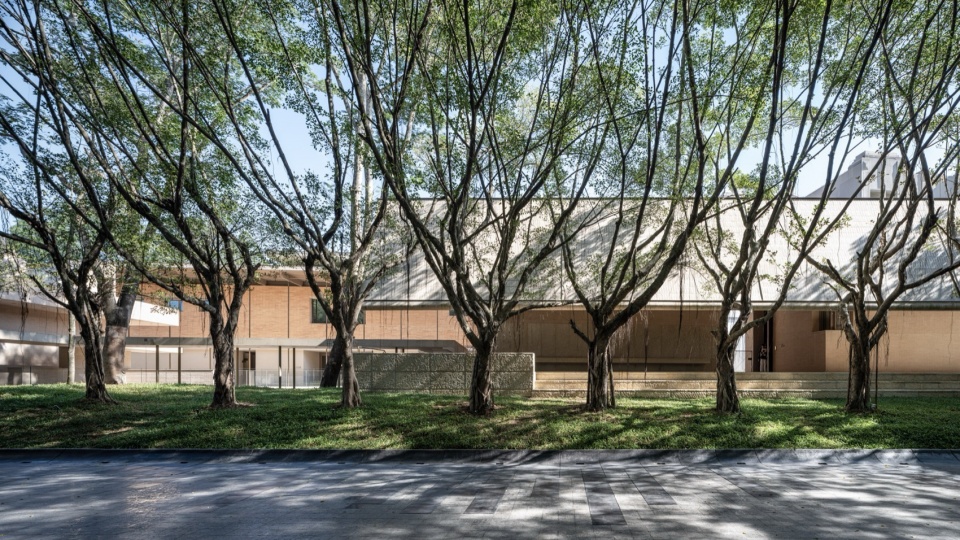Ananya Art Center Guangzhou Branch and Community Canteen by Vector Architects