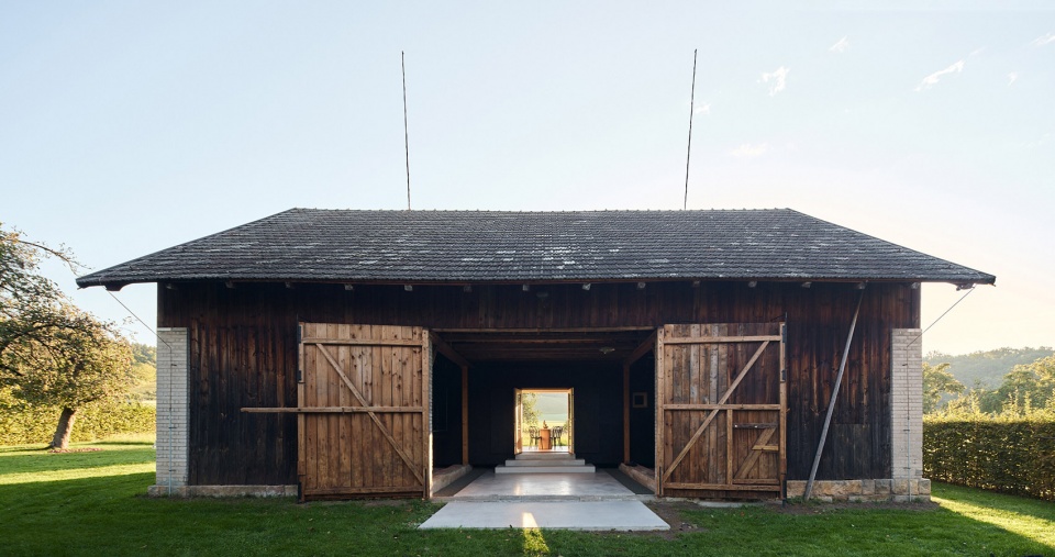 the box in the barn by facha architekti