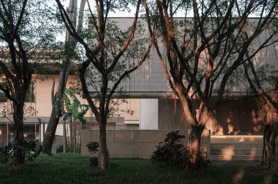 Ananya Art Center Guangzhou Branch and Community Canteen by Vector Architects