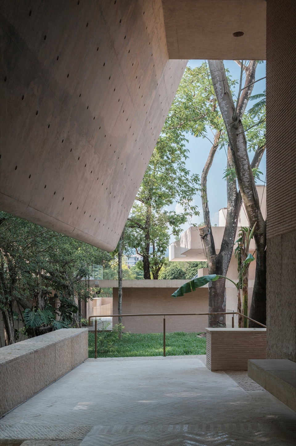 Ananya Art Center Guangzhou Branch and Community Canteen by Vector Architects