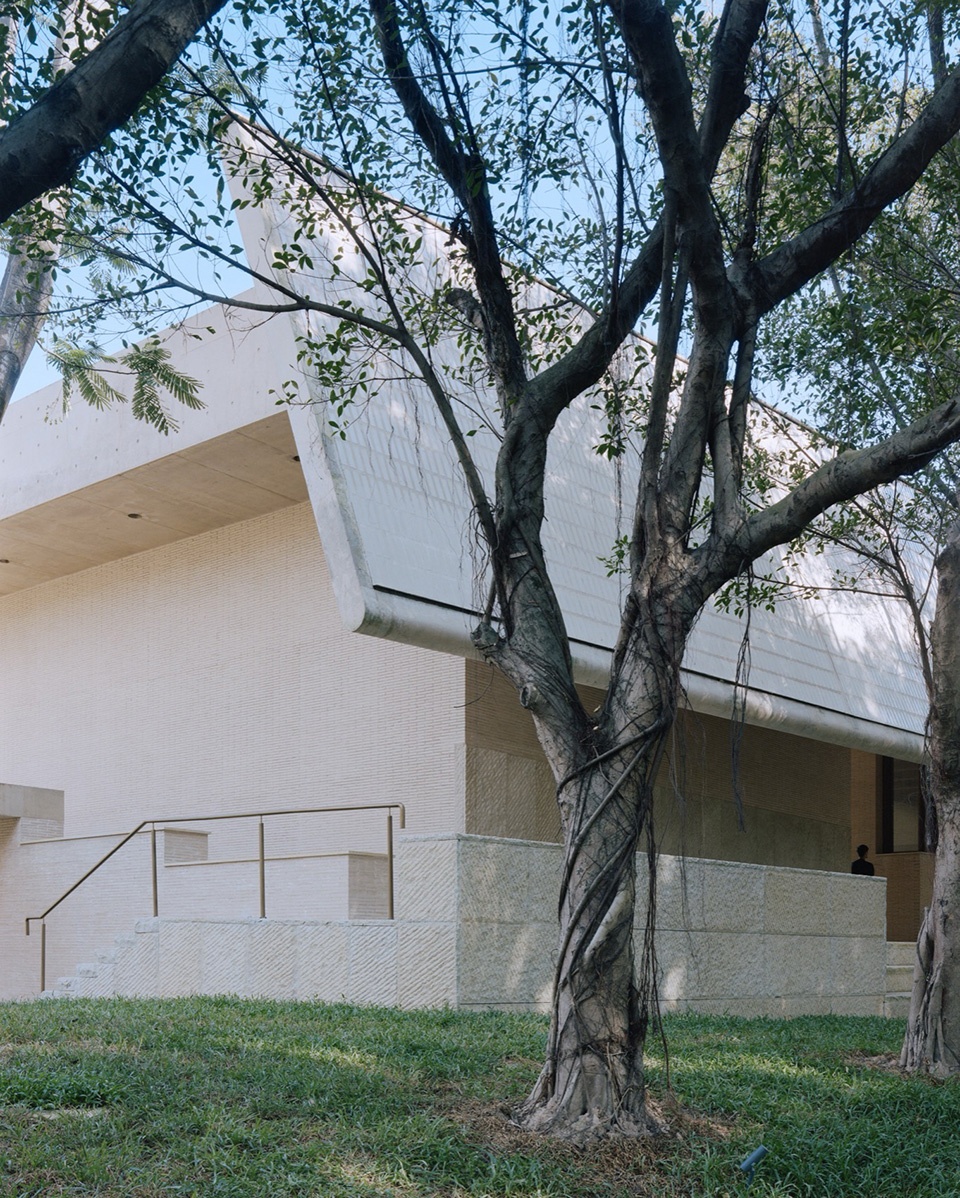 Ananya Art Center Guangzhou Branch and Community Canteen by Vector Architects