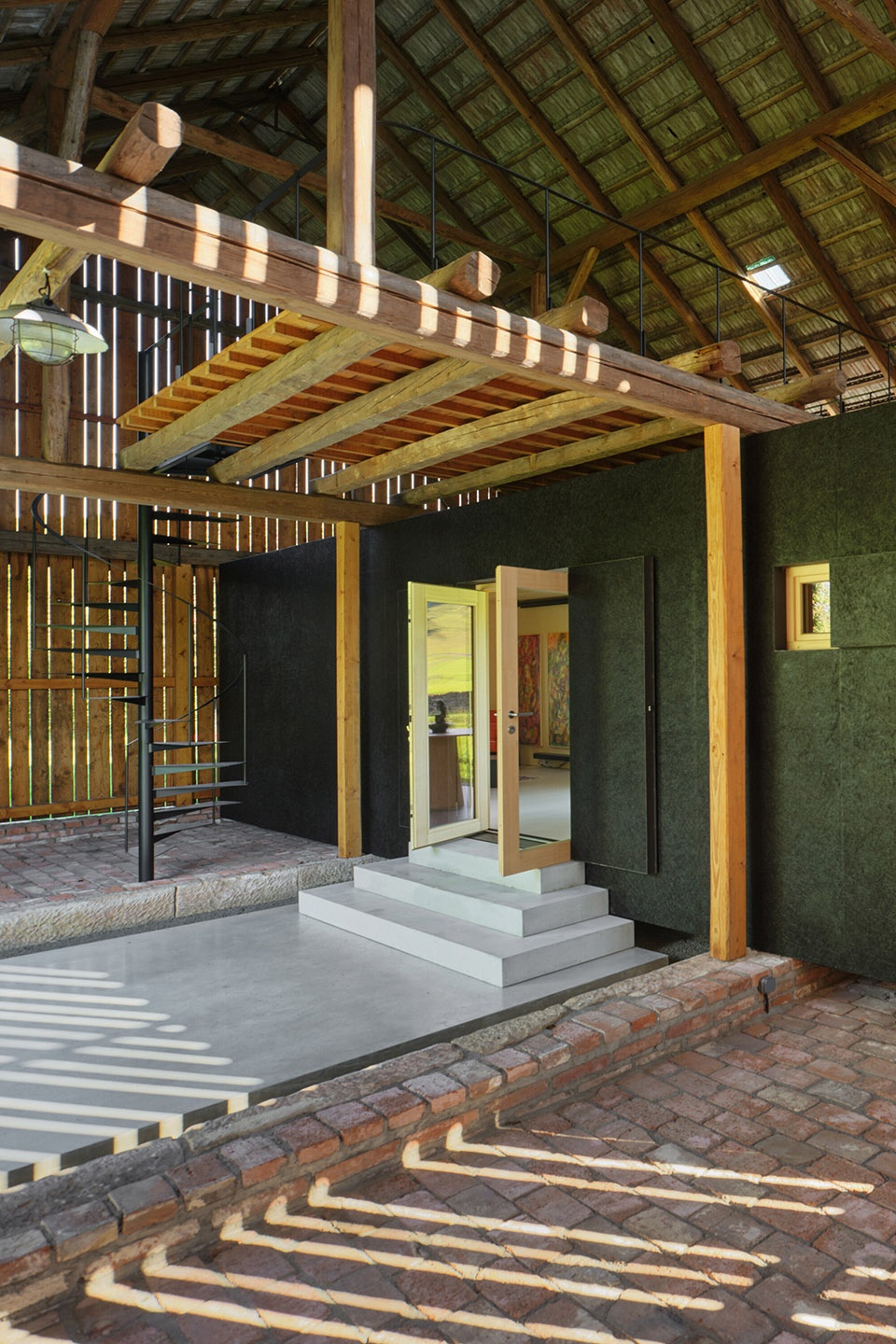 the box in the barn by facha architekti