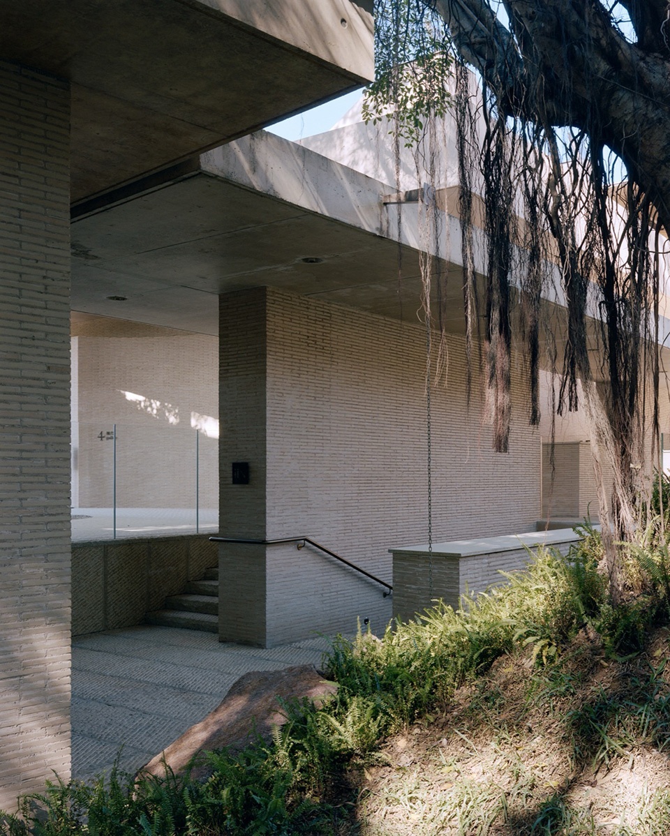 Ananya Art Center Guangzhou Branch and Community Canteen by Vector Architects