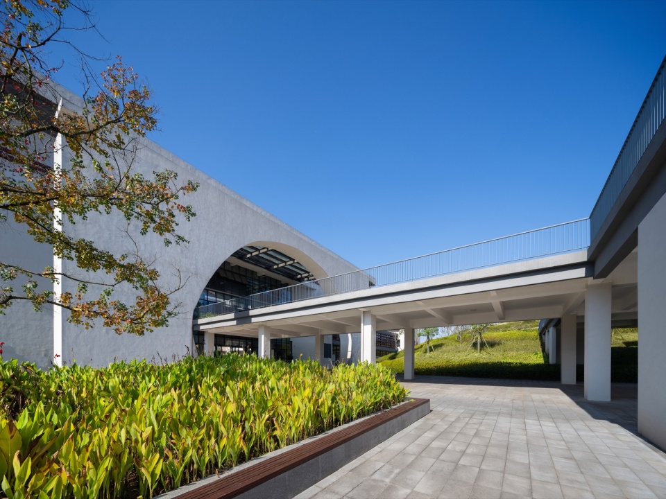 a journey through the mountains changsha nanya meixi lake high school by cmie luo jin studio