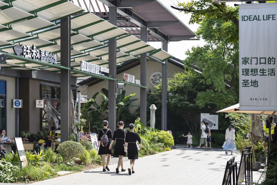 spatial renewal and scene stitching of birland food court by hangzhou parallect design x atelier diving bell