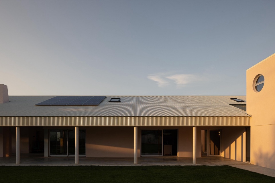casa do alpendre by vasco burnay arquitectura
