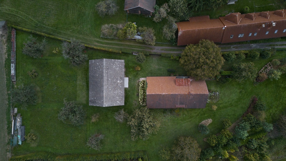 the box in the barn by facha architekti