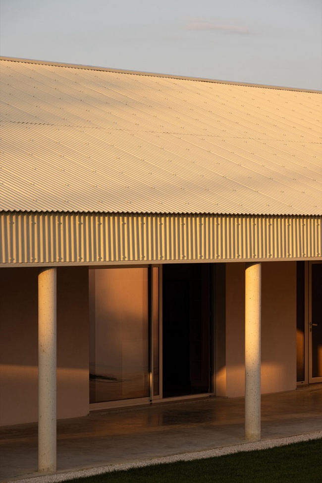 casa do alpendre by vasco burnay arquitectura