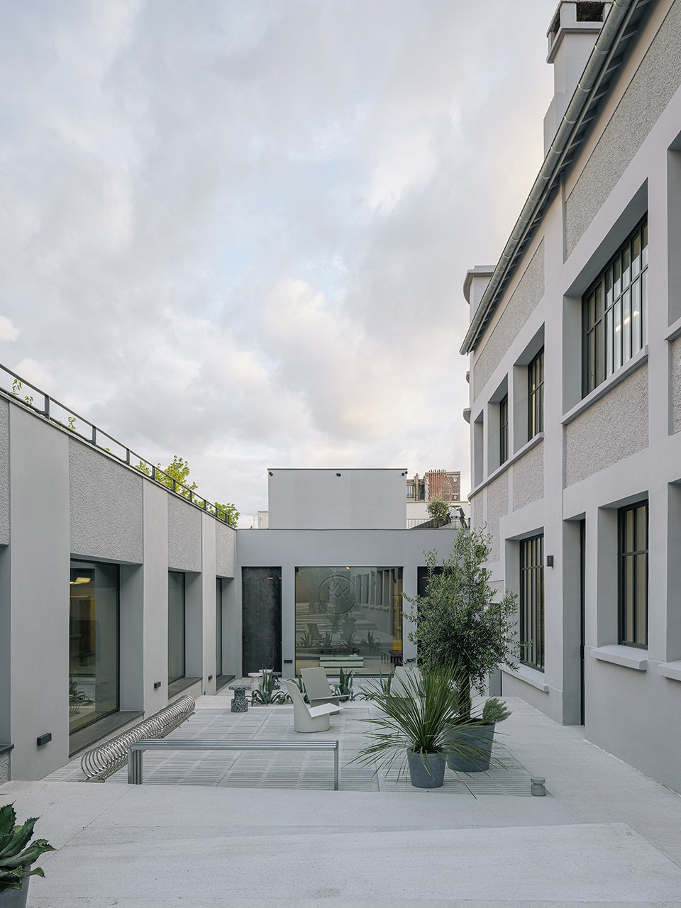 yard house by exbrayat enrico architectes