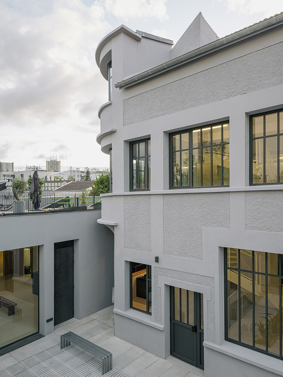yard house by exbrayat enrico architectes