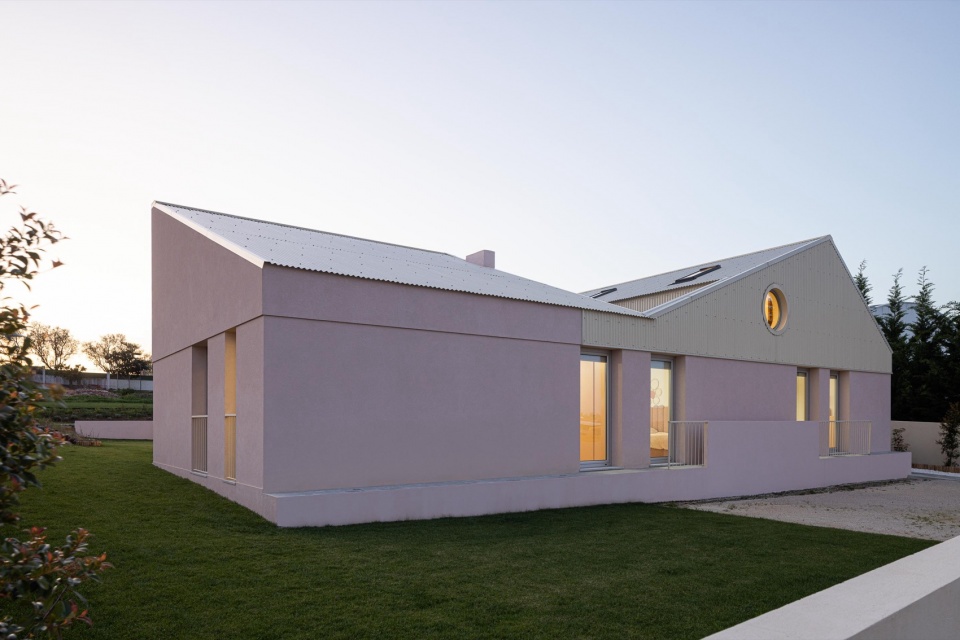 casa do alpendre by vasco burnay arquitectura