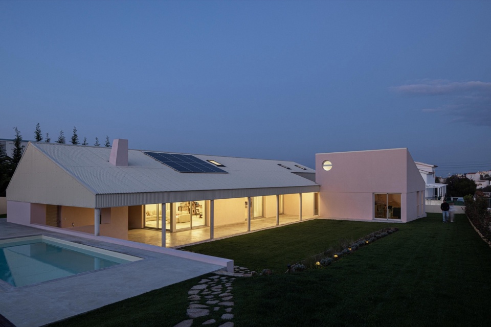 casa do alpendre by vasco burnay arquitectura
